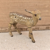 staaende-raadyrkid-lysebrun-hvide-prikker-patineret gammelt-legetøj-fra-1930erne